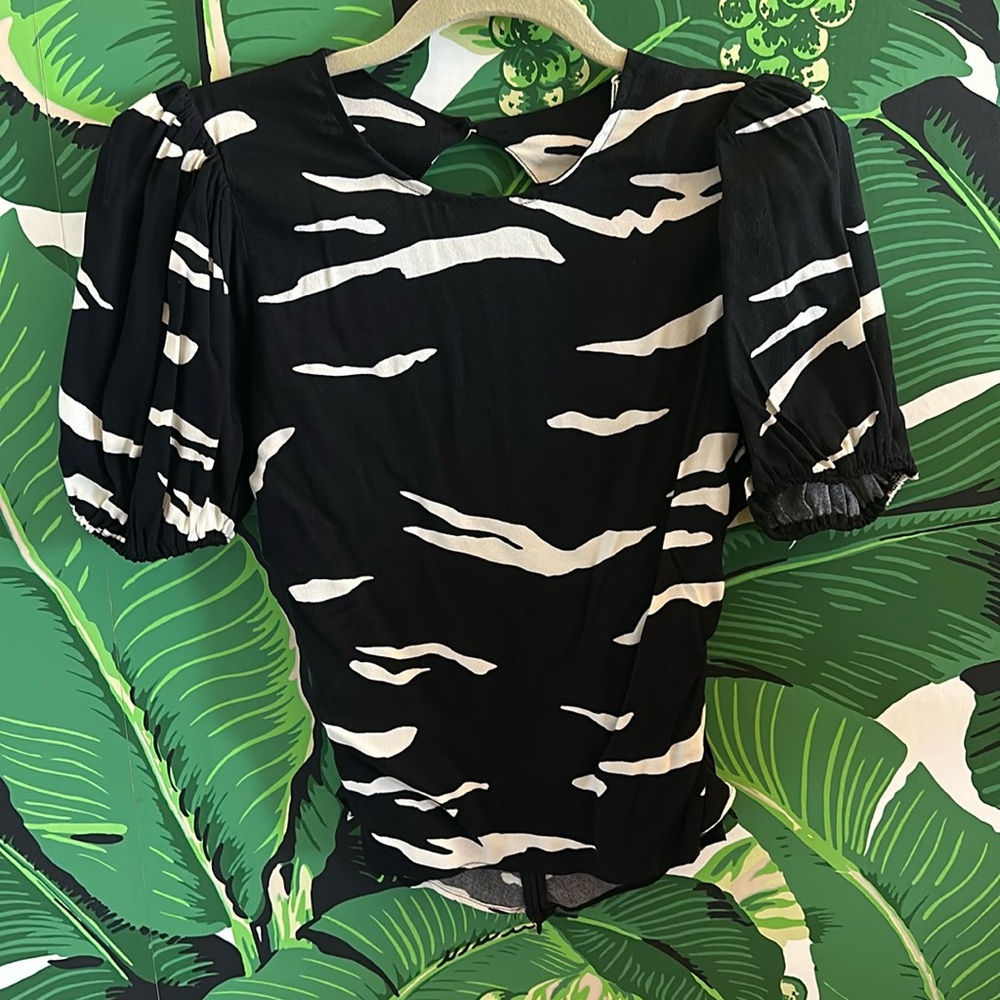 NWT Reformation Makenna Top in Mustang, Size 6.